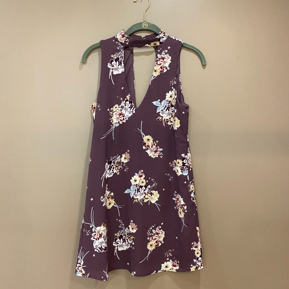 Floral patterned mini dress 🌸